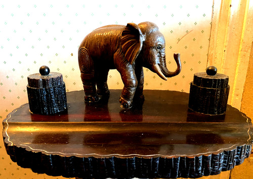 Very original double inkwell with elephant trompe en l'air in carved rosewood from the 1930s Colonial and its matching blotting pad
