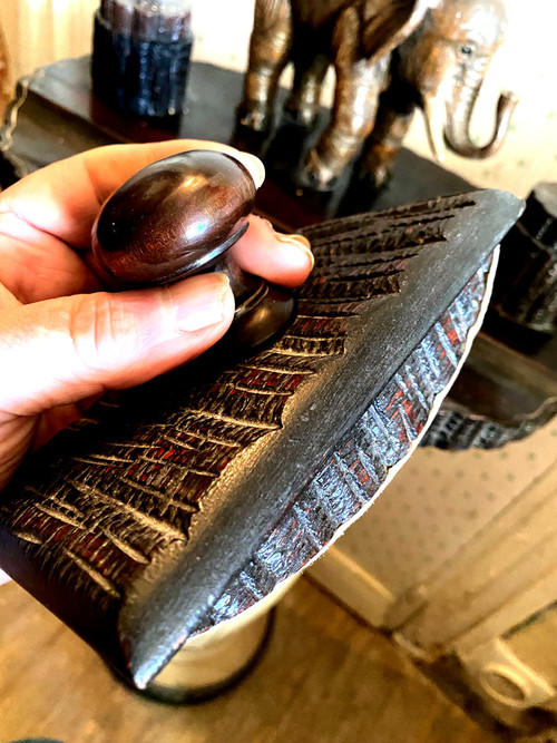 Very original double inkwell with elephant trompe en l'air in carved rosewood from the 1930s Colonial and its matching blotting pad