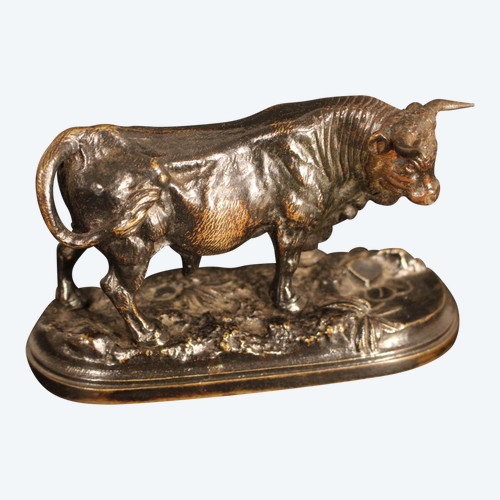 Small bull sculpture