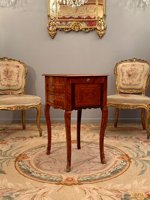 Petite Table Chiffonniere En Marqueterie d'Epoque Louis XV Vers 1730