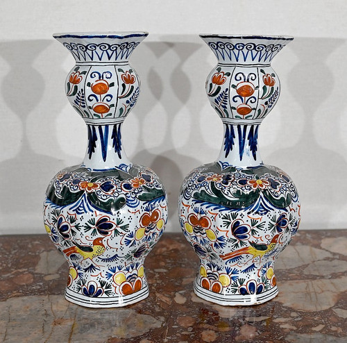 Paire de Vases en Faïence Polychrome de Delft – XIXe