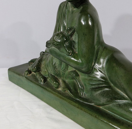 Sculpture «  La Demoiselle et le Chevreau », par A. Godard, Art Déco  – Début XXe
