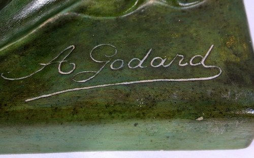 Sculpture «  La Demoiselle et le Chevreau », par A. Godard, Art Déco  – Début XXe
