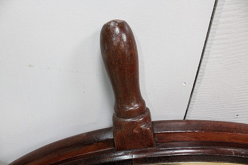 Timone a ruota per barca in teak – Inizio XX secolo