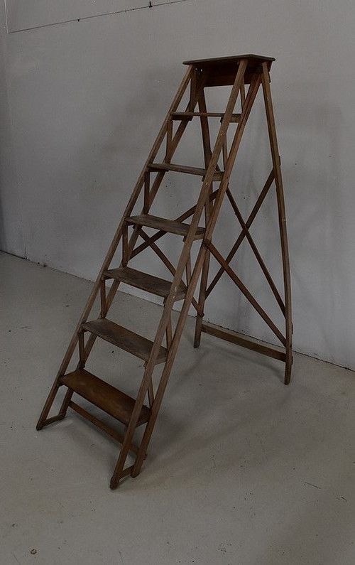 Escabeau de Métier Pliable en Hêtre – 1940