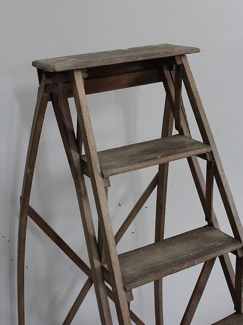 Escabeau de Métier Pliable en Hêtre – 1940