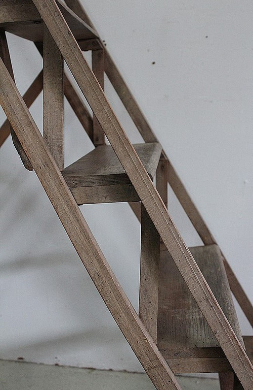 Escabeau de Métier Pliable en Hêtre – 1940