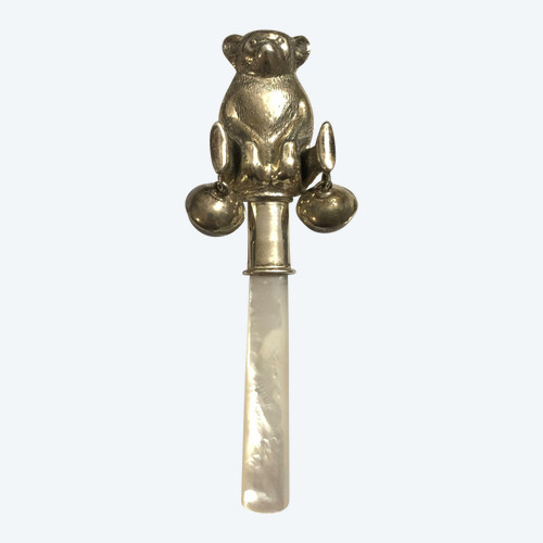 Ancien hochet de bébé en argent massif 925 Sterling et nacre figurant un ourson avec 2 grelots