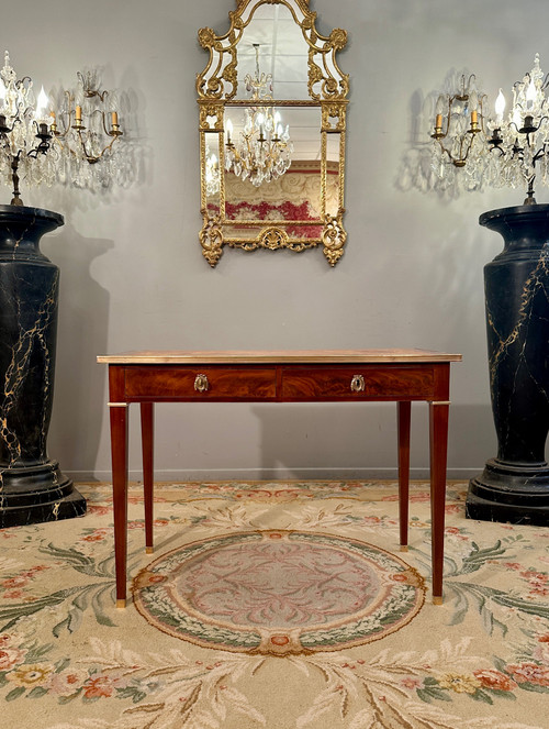 Piccola scrivania piatta in mogano in stile Luigi XVI circa 1800
