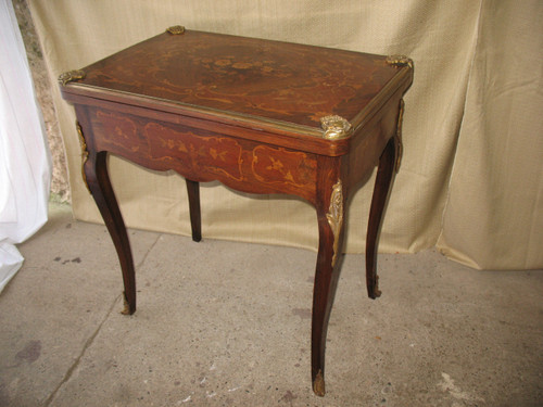 Tavolo da gioco in bronzo dorato e intarsio in stile Luigi XV della fine del XIX secolo
