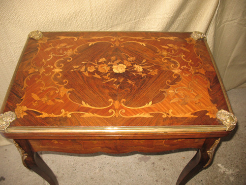 Tavolo da gioco in bronzo dorato e intarsio in stile Luigi XV della fine del XIX secolo