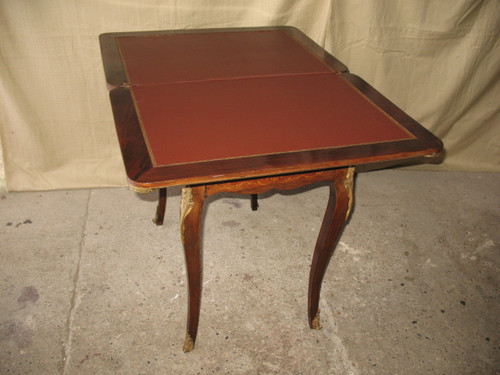 Tavolo da gioco in bronzo dorato e intarsio in stile Luigi XV della fine del XIX secolo