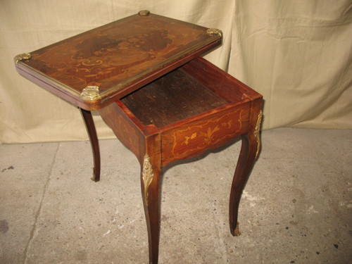 Tavolo da gioco in bronzo dorato e intarsio in stile Luigi XV della fine del XIX secolo
