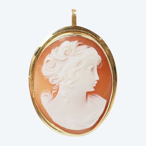 Antique brooch pendant in yellow gold and cameo