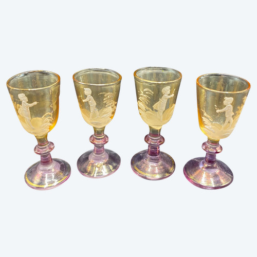 2 PAIRES DE VERRES À LIQUEURS