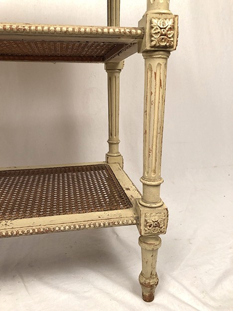 Desserte de style Louis XVI, bois laqué crème, circa 1900