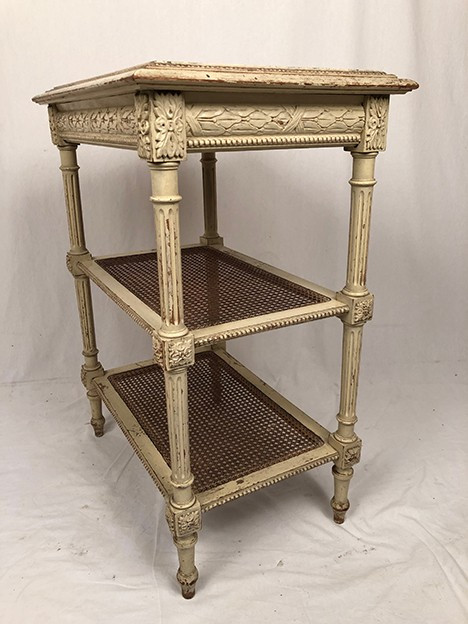 Desserte de style Louis XVI, bois laqué crème, circa 1900