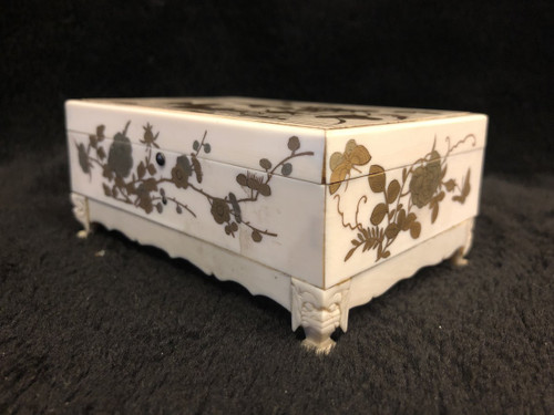 Late 19th Century Japanese Ivory and Lacquer Box