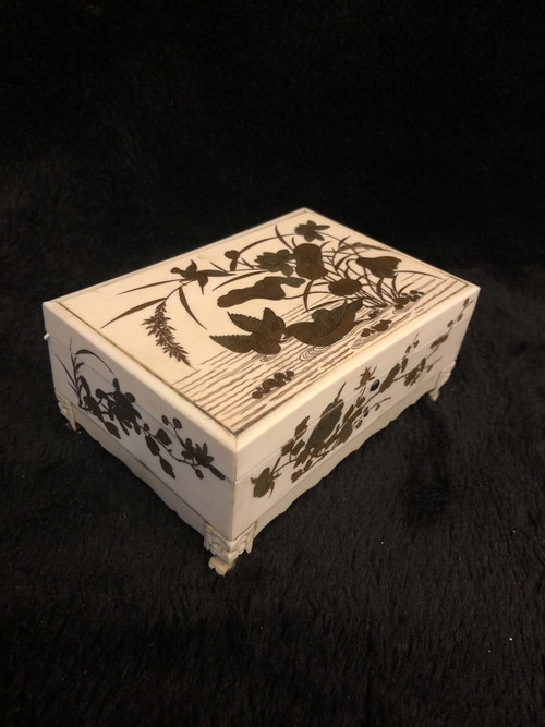 Late 19th Century Japanese Ivory and Lacquer Box
