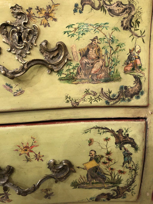 Cassettiera in arte povera Italia XVIII secolo