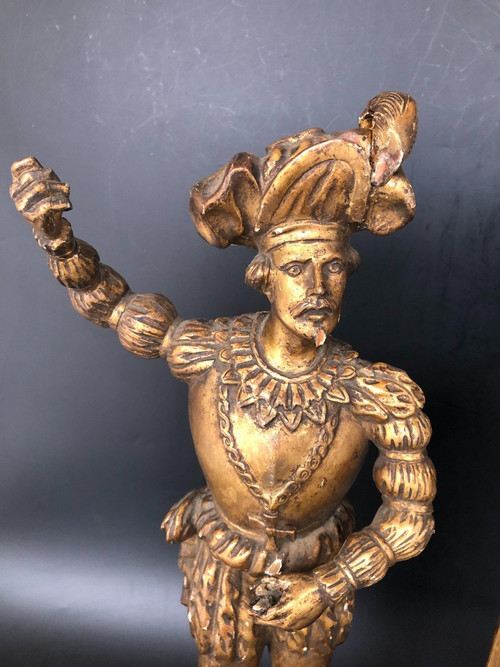 Coppia di sculture in legno dorato del XIX secolo