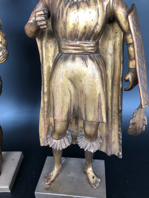 Coppia di sculture in legno dorato del XIX secolo