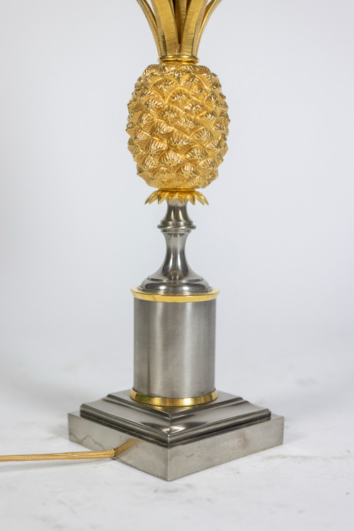 Maison Charles. Lampe en bronze doré et tôle. Années 1970