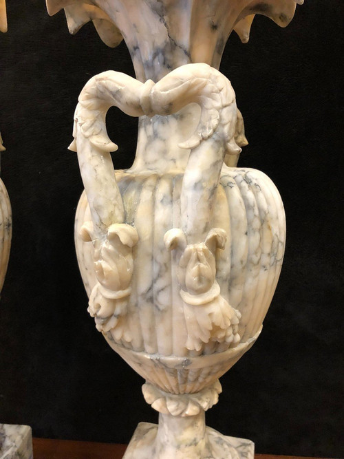 Grande Coppia di Vasi in Alabastro Italia Fine XIX Secolo H: 72 Cm