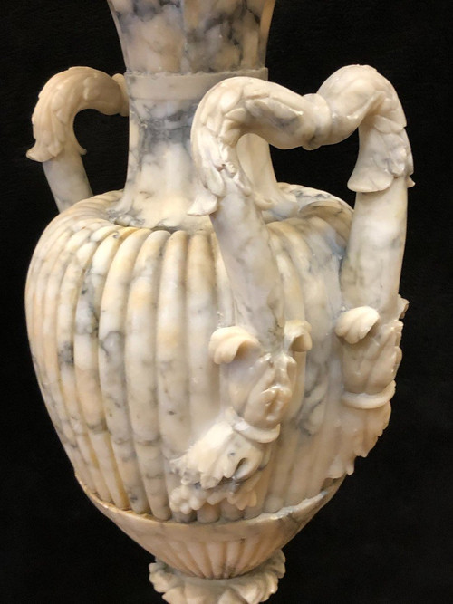 Grande Coppia di Vasi in Alabastro Italia Fine XIX Secolo H: 72 Cm