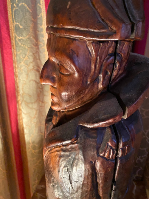 Etonnante cache à bouteille en bois sculpté a l'image de Napoléon 1ér , travail d'Art Populaire