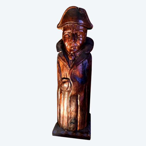 Etonnante cache à bouteille en bois sculpté a l'image de Napoléon 1ér , travail d'Art Populaire