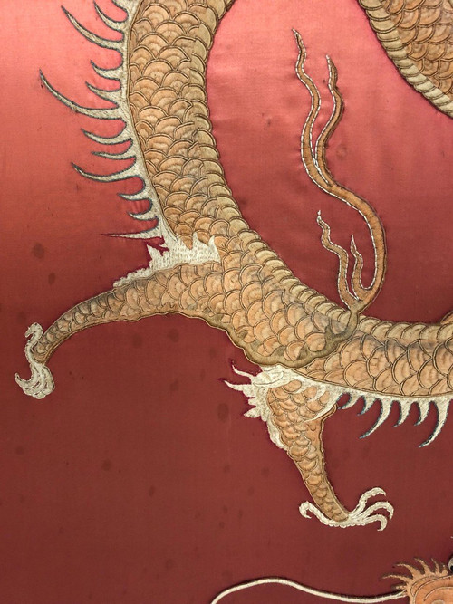 Large Chinese Embroidery Late 19th Century - Dragon A La Perle -d: 135 X 135 Cm