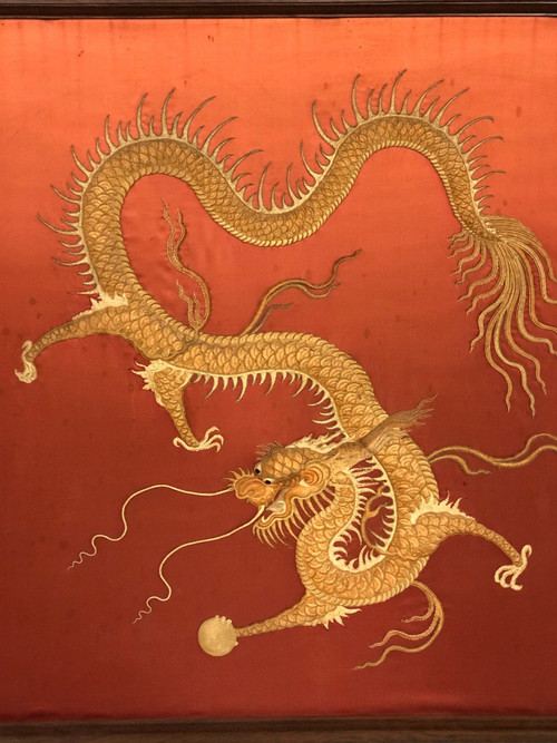 Large Chinese Embroidery Late 19th Century - Dragon A La Perle -d: 135 X 135 Cm
