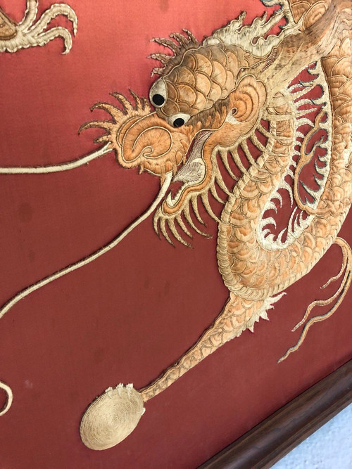 Large Chinese Embroidery Late 19th Century - Dragon A La Perle -d: 135 X 135 Cm