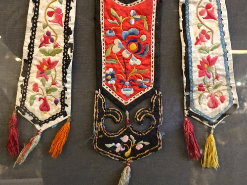 Chine XIXème - Broderies Sur Soie - Tissus Chinois