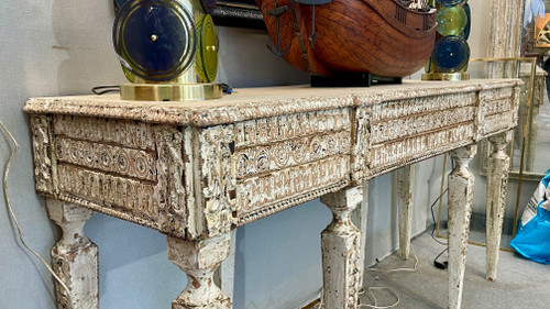 Deux consoles style Louis XVI, XIXe siècle 
