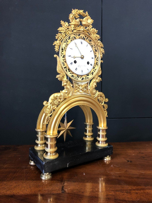 Directoire Skelettuhr aus vergoldeter Bronze – Empire