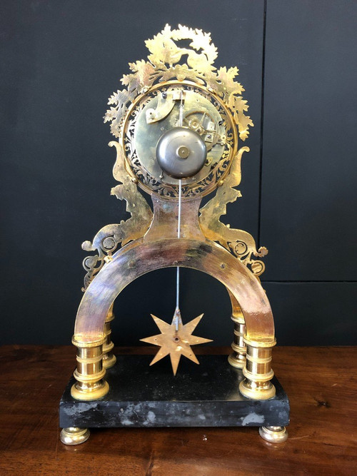 Directoire Skelettuhr aus vergoldeter Bronze – Empire