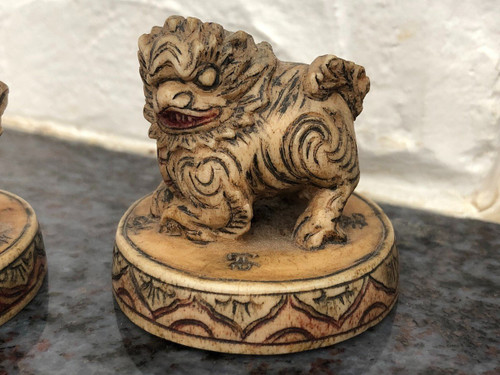 coppia di sculture cinesi in avorio "cani FO" - Okimono