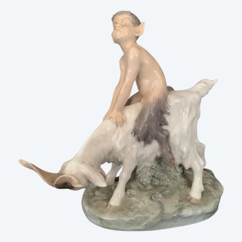 Faun sur une chèvre porcelaine Royale Copenhague 