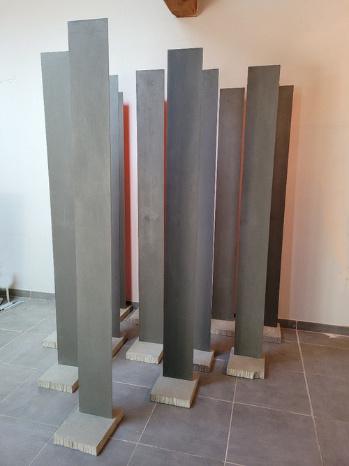 A Pirri, Installazione "Cure", Doghe in acciaio su basi in cemento, XX Secolo