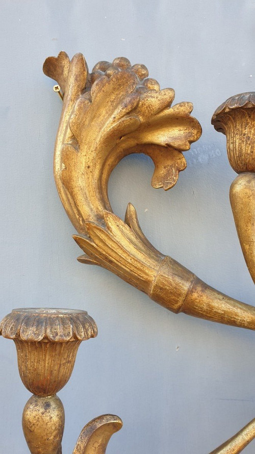 Lampada da parete grande in legno intagliato e dorato, Toscana XIX secolo