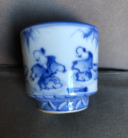Pinseltopf – Kalligraphie – Blaues und weißes vietnamesisches Porzellan, 19. Jahrhundert