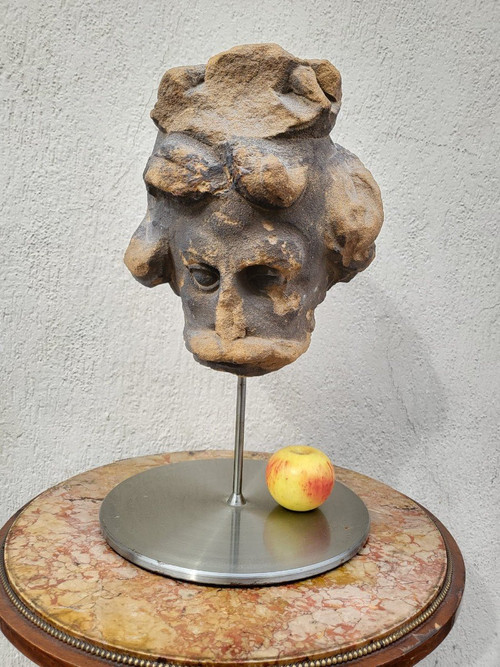 Scultura con testa in pietra, Regno Unito, XVII secolo