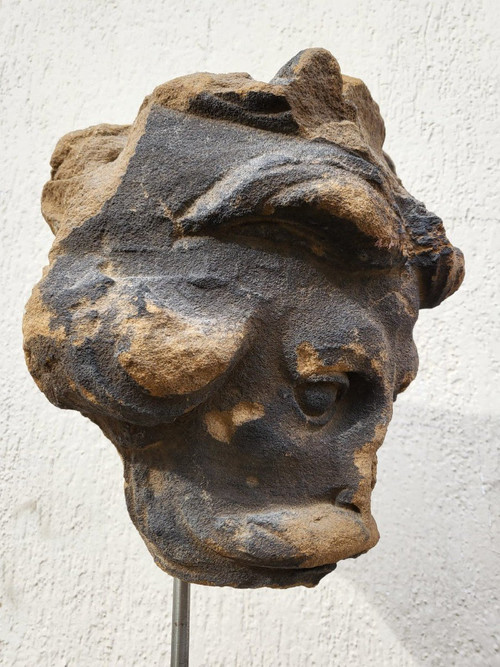 Scultura con testa in pietra, Regno Unito, XVII secolo