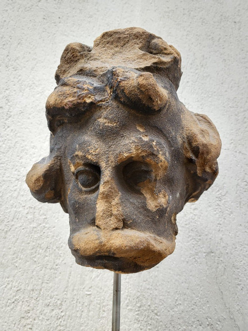 Scultura con testa in pietra, Regno Unito, XVII secolo