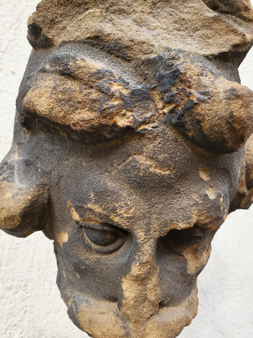 Scultura con testa in pietra, Regno Unito, XVII secolo