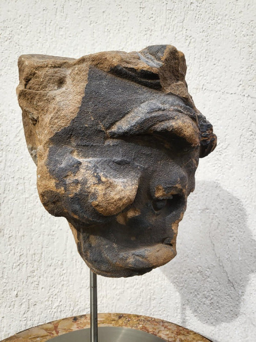 Scultura con testa in pietra, Regno Unito, XVII secolo
