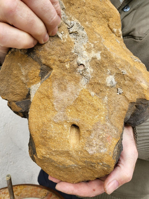 Scultura con testa in pietra, Regno Unito, XVII secolo