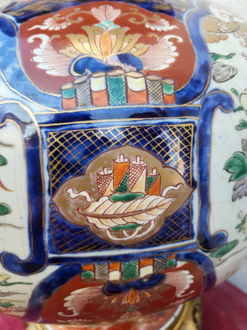 Grande vaso Imari con bronzo, fine del XIX secolo